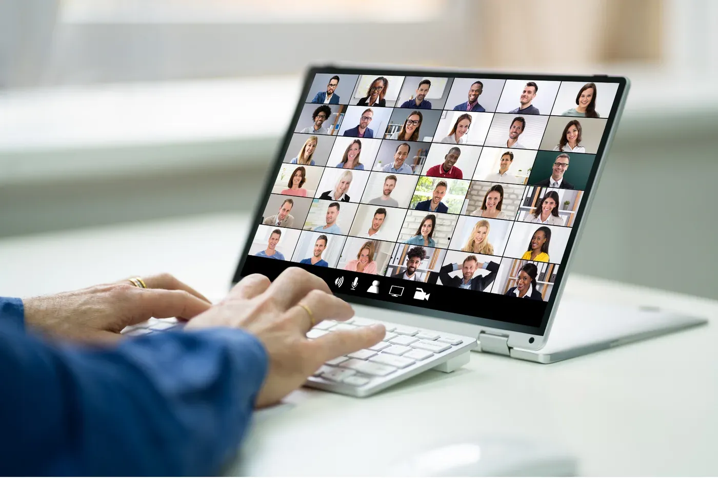 Sesión de focus group virtual para pre-test publicitario